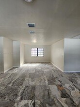 7750 NW 14th Pl in Miami, FL - Foto de edificio - Building Photo