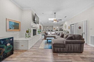 11009 Pinehurst Dr in Austin, TX - Building Photo - Building Photo