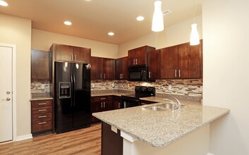 7th Street Brownstones in Des Moines, IA - Building Photo - Building Photo