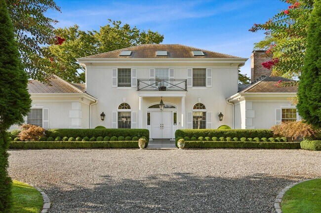 31 Terry Ct in Southampton, NY - Foto de edificio - Building Photo