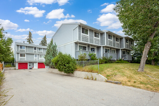 6630 Bowwood Dr NW in Calgary, AB - Building Photo - Primary Photo