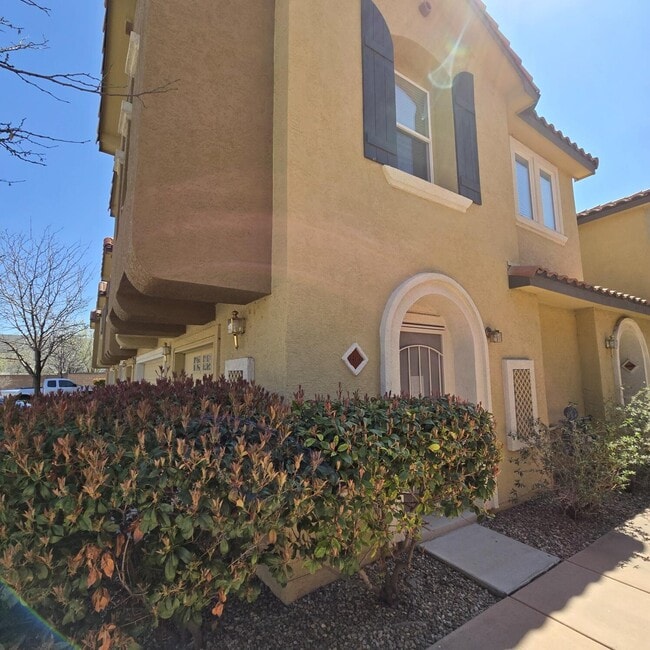 property at 601 Menaul Blvd NE