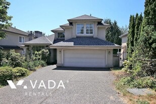 1572 Salal Crescent in Coquitlam, BC - Building Photo