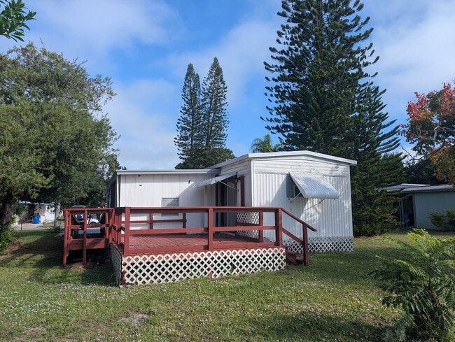 74 Lone Pine Ave in Dunedin, FL - Building Photo - Building Photo