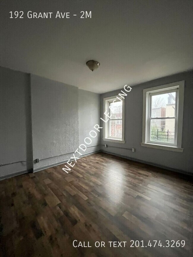 192 Grant Ave in Jersey City, NJ - Foto de edificio - Building Photo