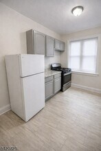 112 Lincoln St, Unit 203 in East Orange, NJ - Building Photo - Building Photo