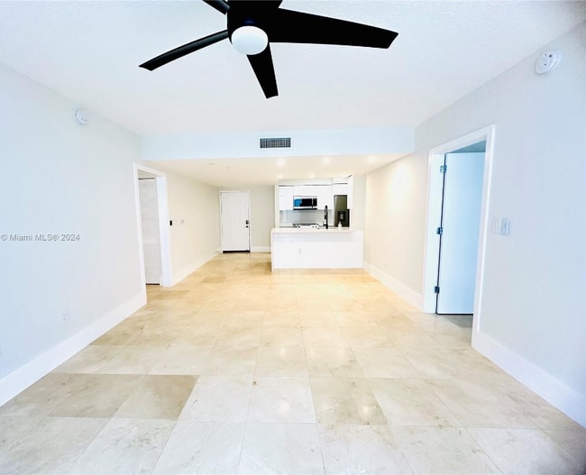 2017 S Ocean Dr in Hallandale Beach, FL - Building Photo - Building Photo
