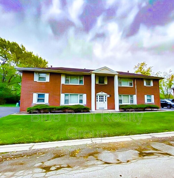 6 Thomas Ct in Richton Park, IL - Building Photo