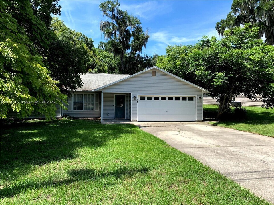 325 E Plymouth Ave in DeLand, FL - Building Photo