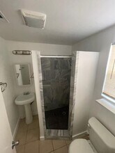 3411 Lyons Rd in Austin, TX - Foto de edificio - Building Photo