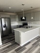 610 Mead Ave in Everson, WA - Foto de edificio - Building Photo