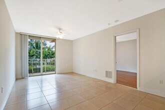 610 Clematis St, Unit 309 in West Palm Beach, FL - Building Photo - Building Photo