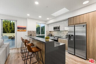 4806 Sylmar Ave in Los Angeles, CA - Building Photo - Building Photo