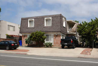 1220 Pacific Beach Dr in San Diego, CA - Building Photo - Building Photo