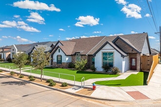 Hatton Place Townhomes in Lubbock, TX - Foto de edificio - Building Photo