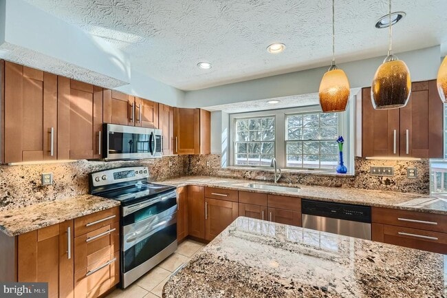 property at 8 Sapphire Hill Ct