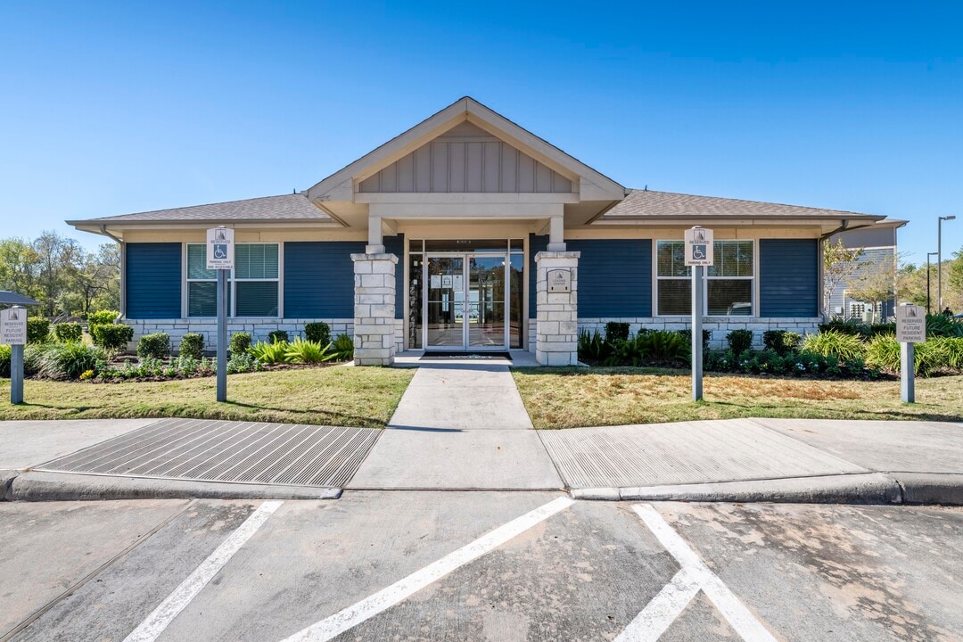 Newport Village in Crosby, TX - Building Photo