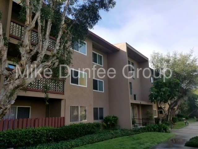 12200 Montecito Rd-Unit -b320 in Seal Beach, CA - Building Photo