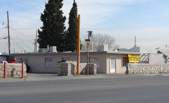 7263 Alameda Ave in El Paso, TX - Building Photo - Building Photo