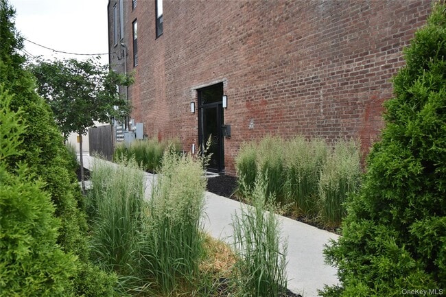 35 Van Nydeck Ave in Beacon, NY - Building Photo - Building Photo