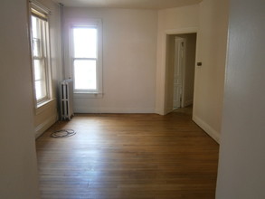 1034 W Market St-Unit -2nd Floor in West York, PA - Foto de edificio - Building Photo