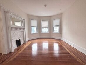 57 Dimick St, Unit 3 in Somerville, MA - Building Photo - Building Photo