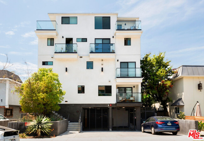3667 Mentone Ave in Los Angeles, CA - Building Photo - Building Photo