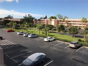225 Turtle Lake Ct in Naples, FL - Building Photo - Building Photo