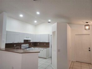 4288 Greenbriar Ln in Weston, FL - Building Photo - Building Photo