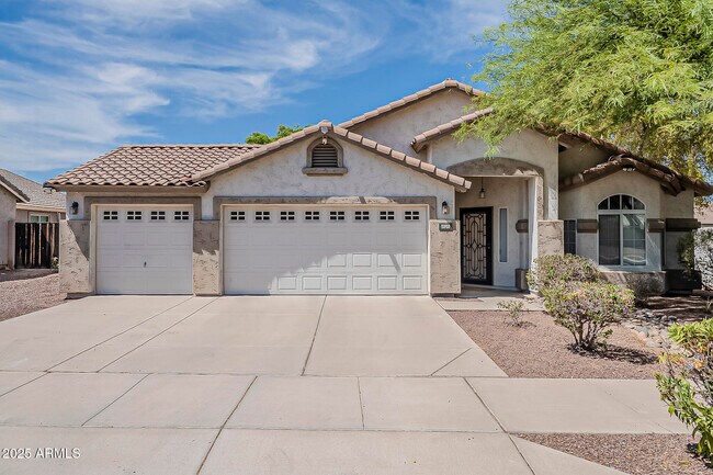property at 2020 W Carter Rd