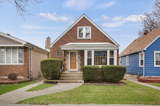 property at 6152 S Mulligan Ave