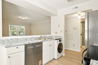 13 Academy Ln in Hampton, VA - Building Photo - Building Photo