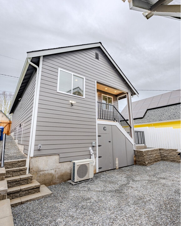 2106 Oakes Ave in Everett, WA - Building Photo