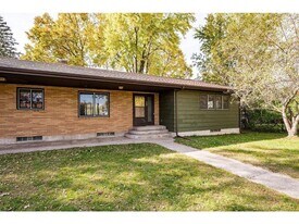 309 SE 3rd Ave in Grand Rapids, MN - Building Photo