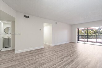 8705 NW 38th Dr in Coral Springs, FL - Building Photo - Building Photo