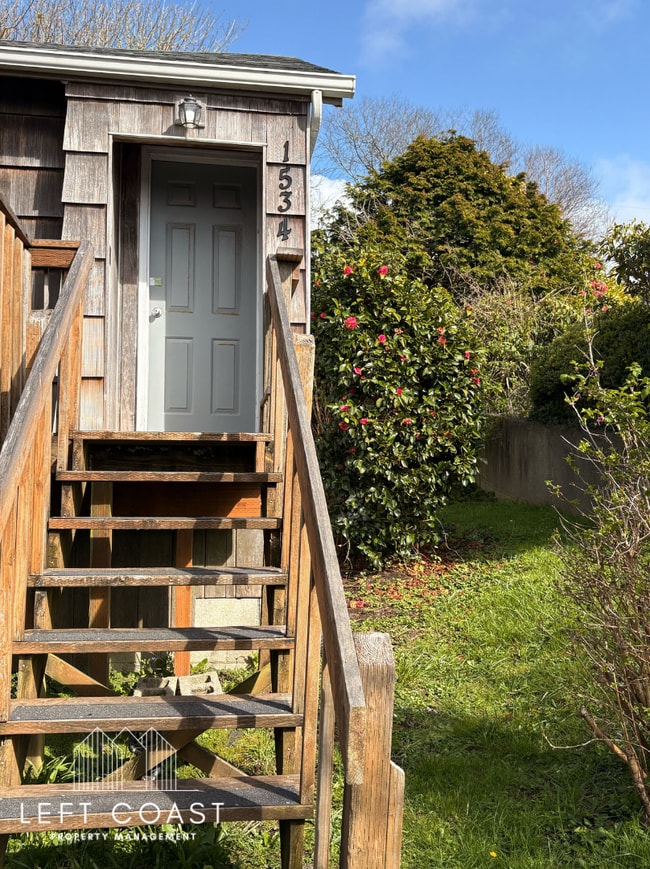 1534 NE Lee Pl in Lincoln City, OR - Building Photo - Building Photo