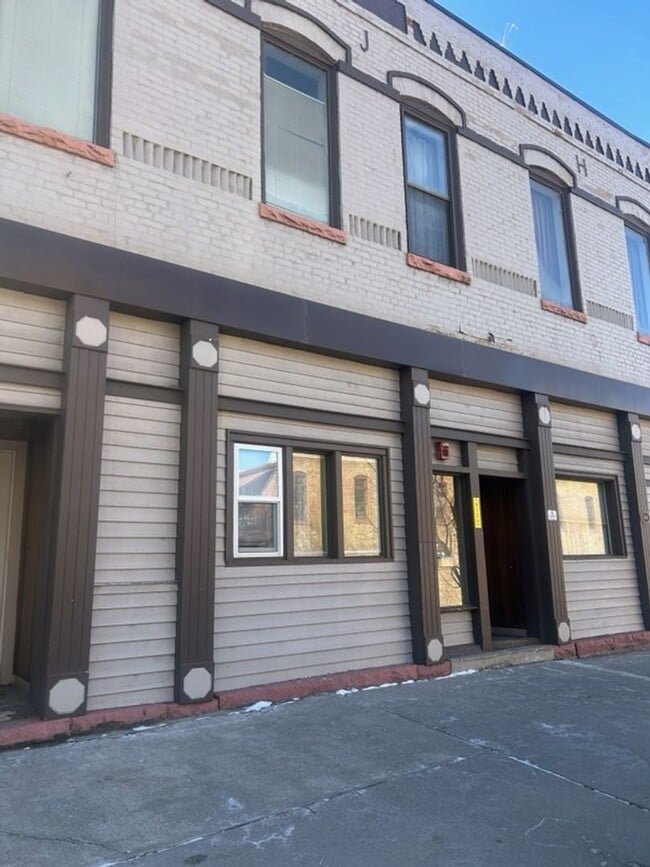 property at 412 8th St