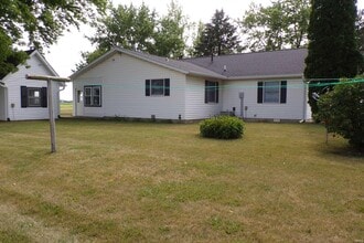 7623 S 750 E in Bluffton, IN - Building Photo - Building Photo