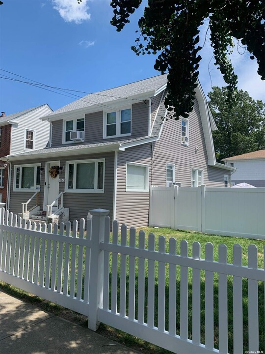 142-43 249th St-Unit -1 in Queens, NY - Foto de edificio