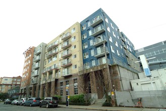 Pete Gross House Apartments in Seattle, WA - Building Photo - Building Photo