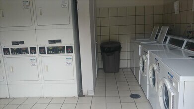 5915 Washington St in Hollywood, FL - Building Photo - Building Photo