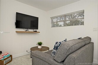 1720 NE 13th St-Unit -4 in Fort Lauderdale, FL - Building Photo - Building Photo