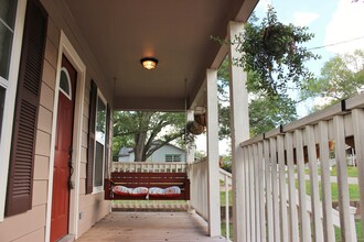 16 W Anderson St in Bellville, TX - Building Photo - Building Photo