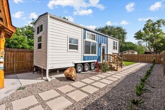 4734 Oleander St in Bacliff, TX - Building Photo - Building Photo