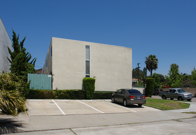 5152-5162 Dawes St in San Diego, CA - Building Photo - Building Photo