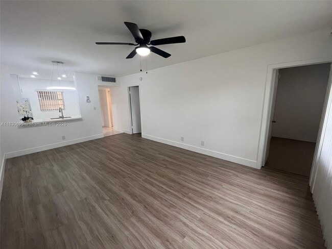 5111 W Oakland Park Blvd in Lauderdale Lakes, FL - Building Photo - Building Photo