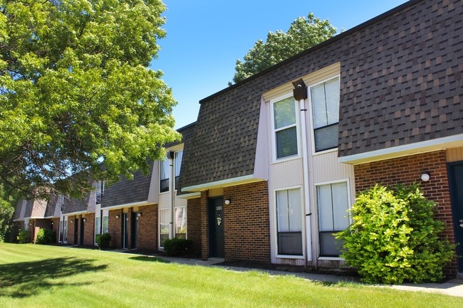 Miamisburg by the Mall in Miamisburg, OH - Foto de edificio - Building Photo