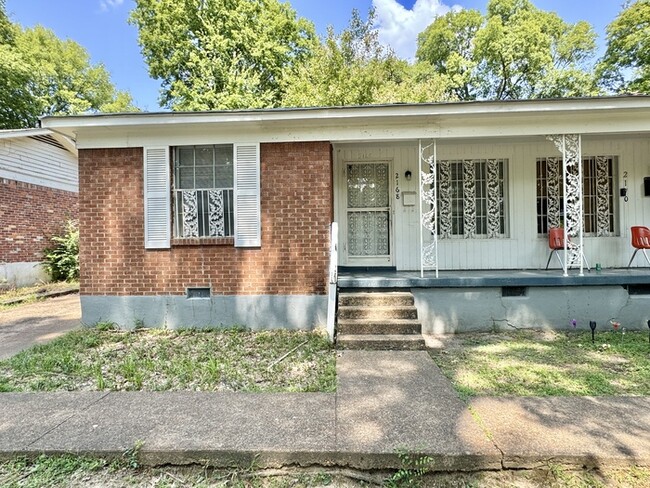 2168 Carnes Ave in Memphis, TN - Building Photo - Building Photo
