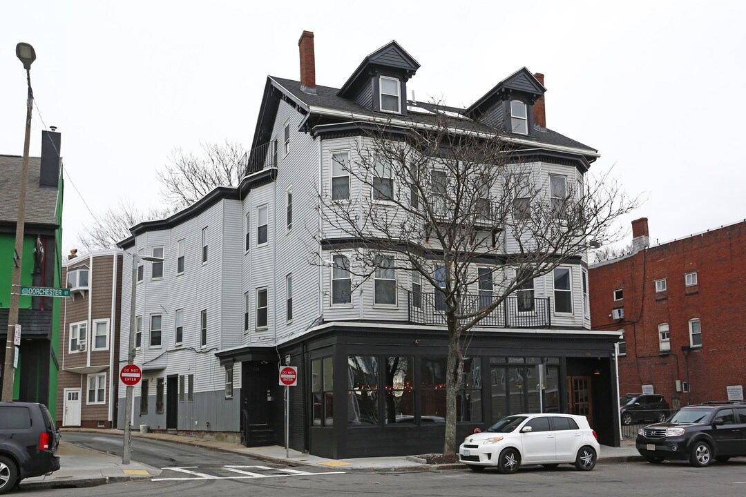 118 Dorchester Street in Boston, MA - Foto de edificio