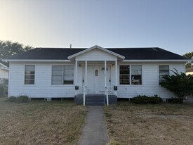 1535 Lazy Ln in Corpus Christi, TX - Building Photo